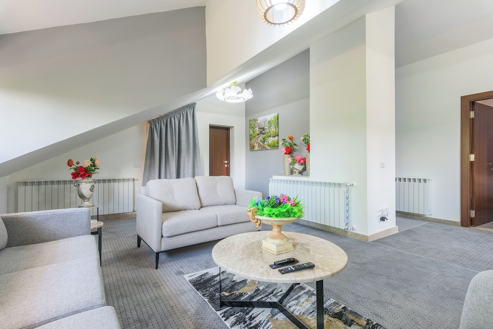 Pearl of Faqra Studios & Apartments