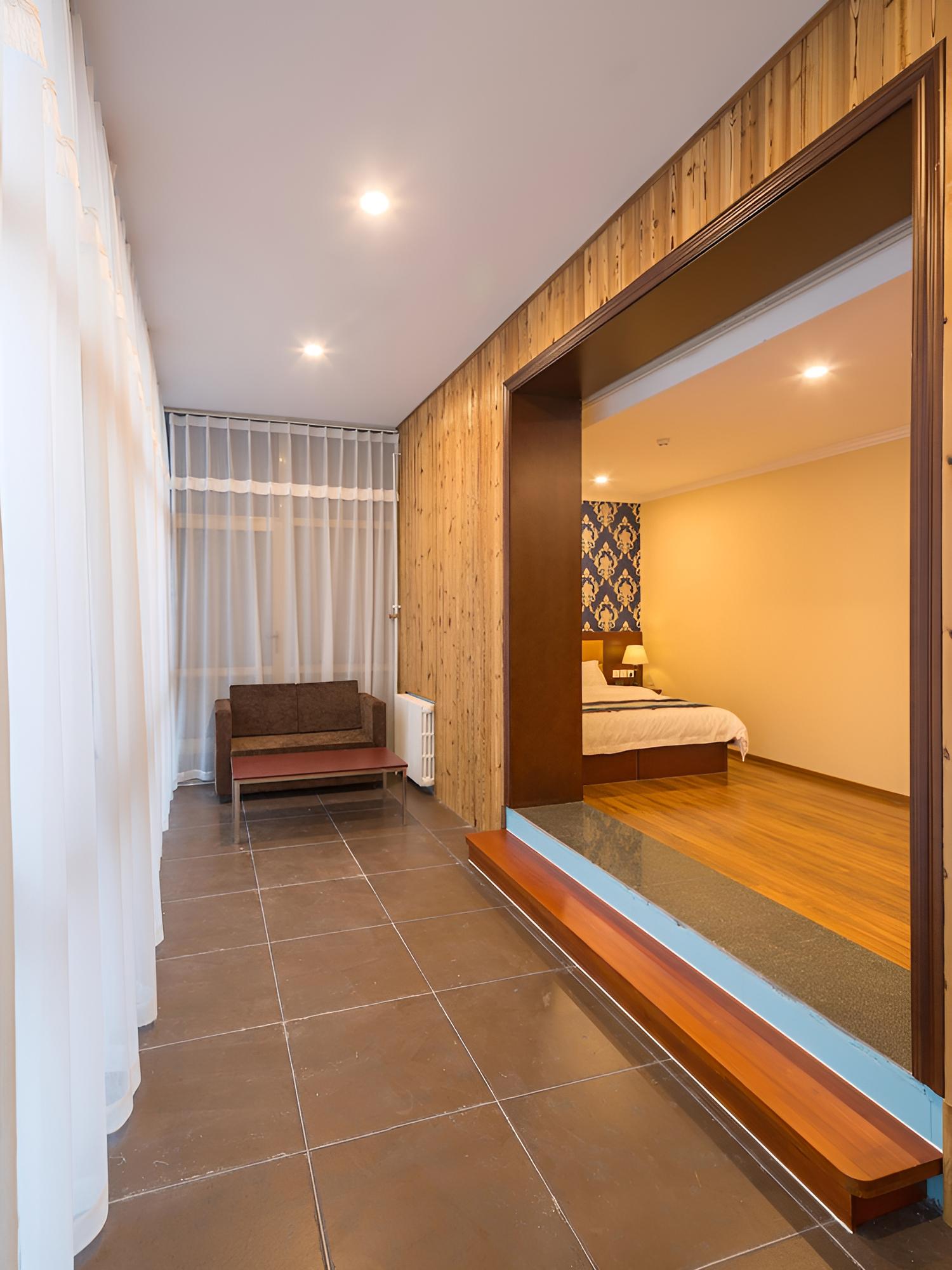 Hill Lily Hotel