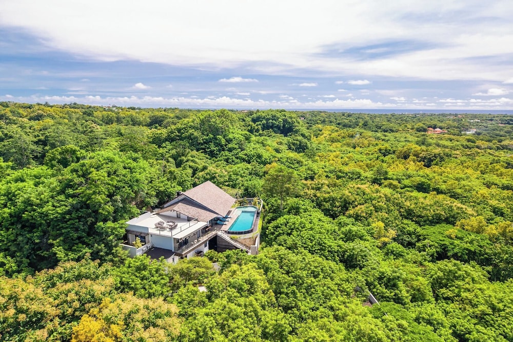 Stunning 6BR Villa 5 Mins to Bingin
