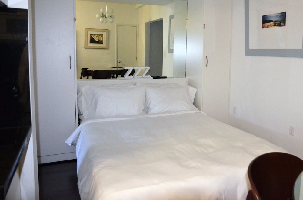 LINCOLN RD-MIAMI BEACH-CHARMING VACATION RENTALS view 3