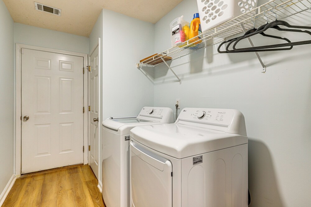 7 Mi to Dtwn Covington: Bright Home w/ Deck & Yard