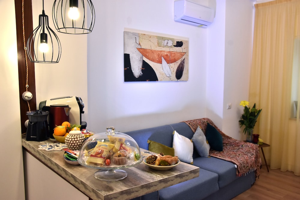 Gloden House Apartments