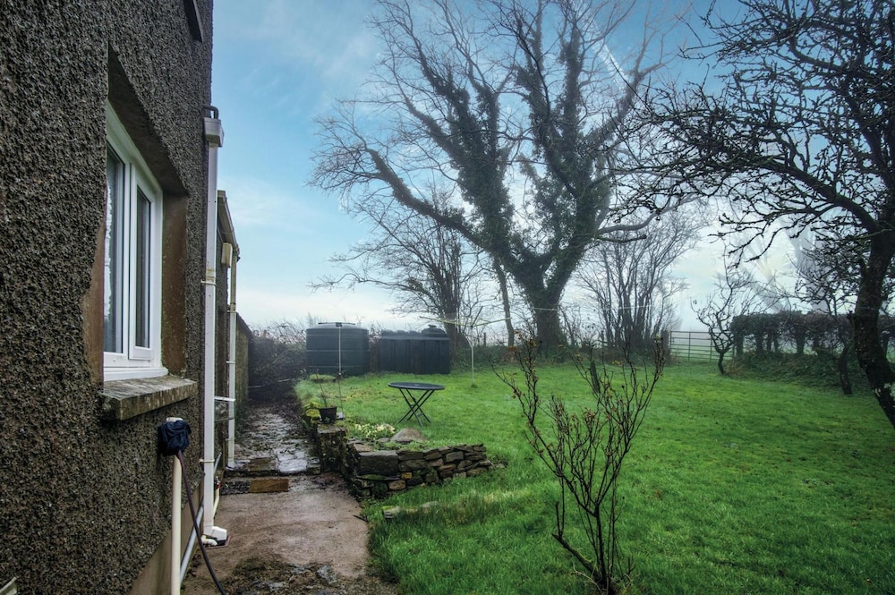 Gymmin House - 3 Bedroom Cottage - Red Roses view 5