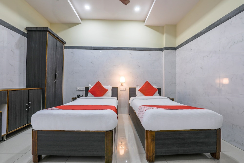 OYO Flagship 9352 Hotel SRC Grand