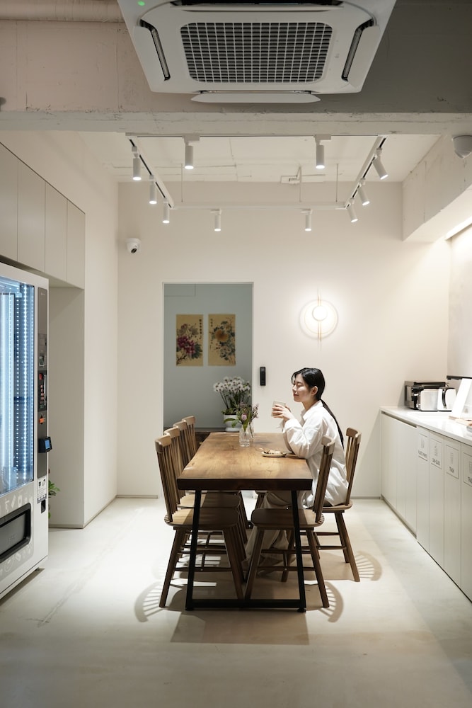 D.A.L Premium Capsule Hotel