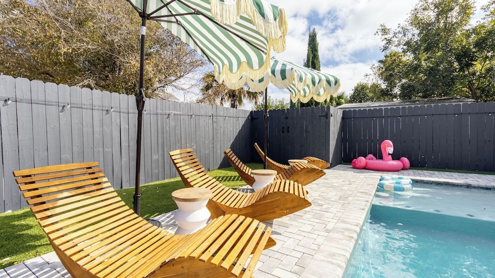 PCB Stay w/ Heated Pool, Hot Tub, Bars, Game Room & Quick Walk to Beach The Jade Oasis by Avantstay