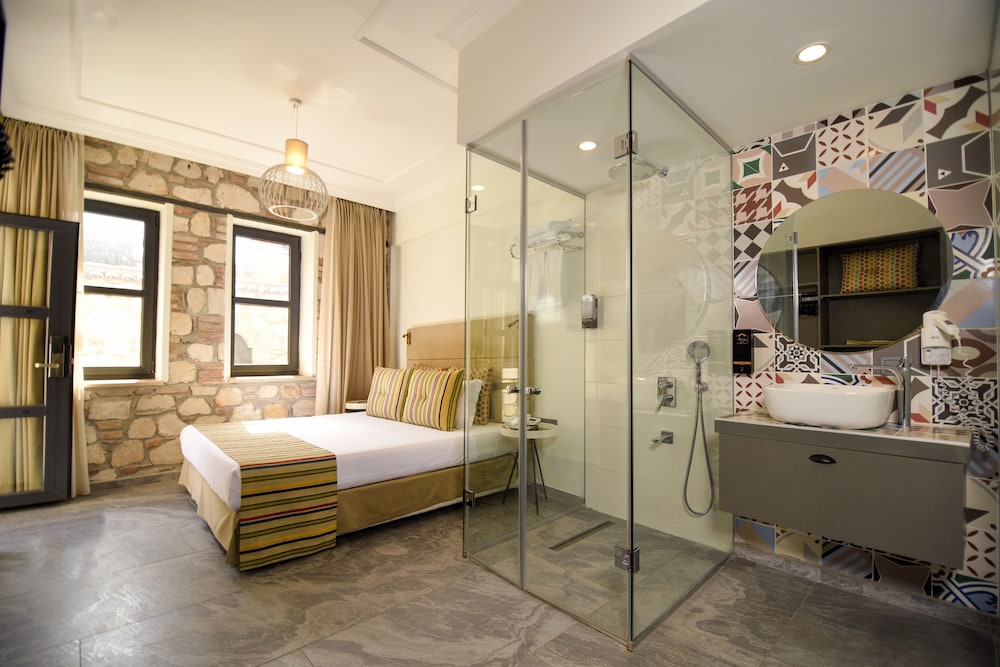 Sweet Studio Flat with Patio SARMAŞIK