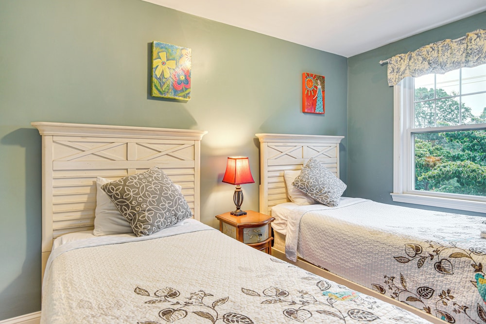 < Half-mi to Shore: Harwich Port Beach House