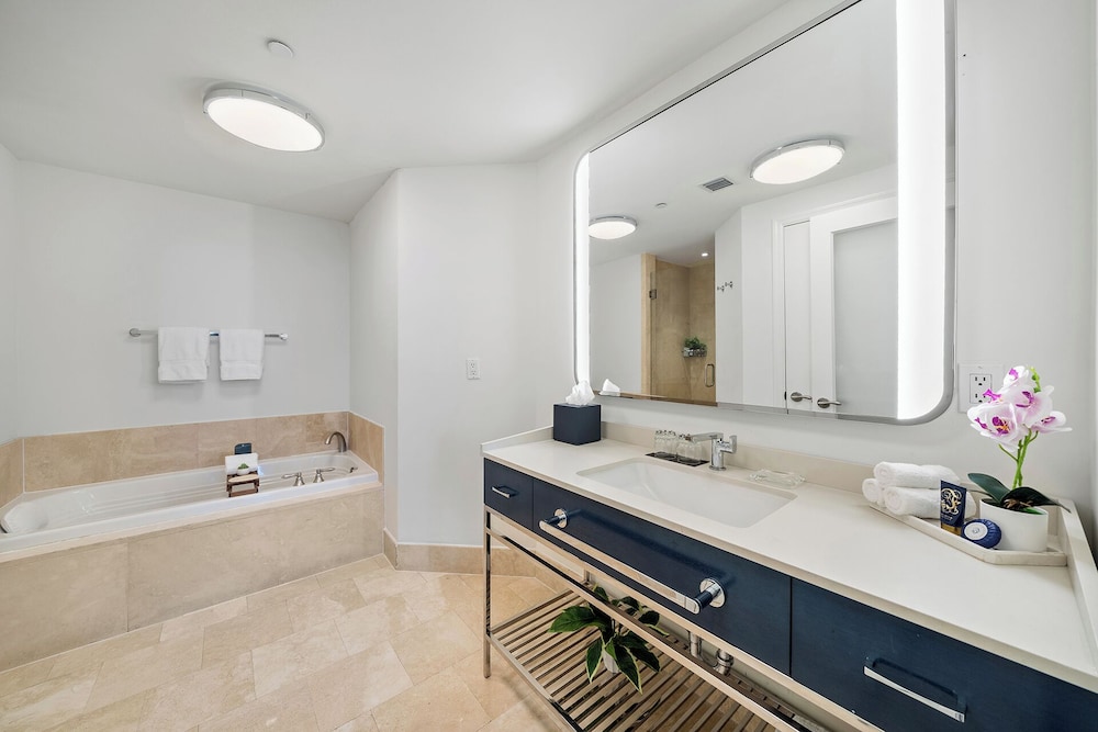 Luxury Vacation Rentals at Fontainebleau Miami Beach by LRMB