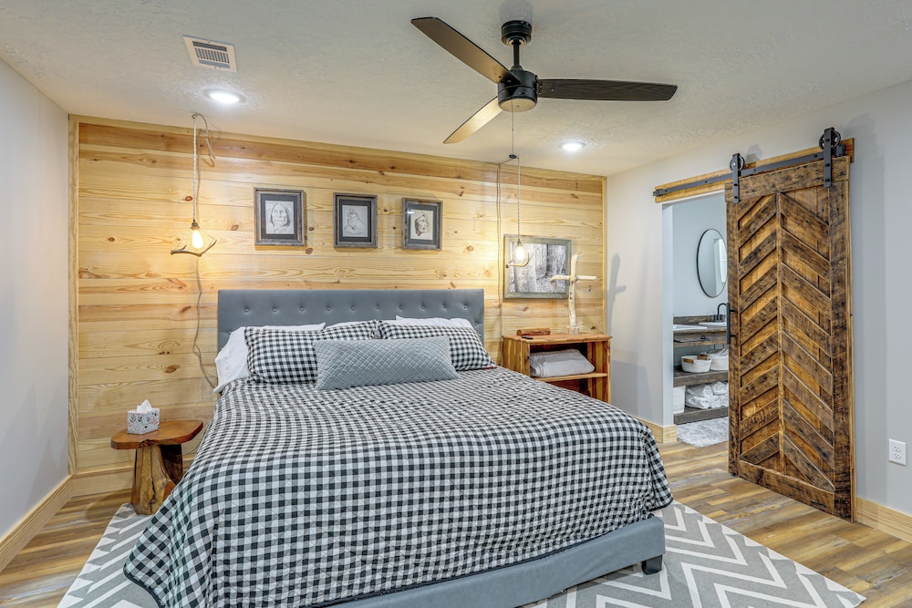 Relax on the River: Modern Mountain View Escape!