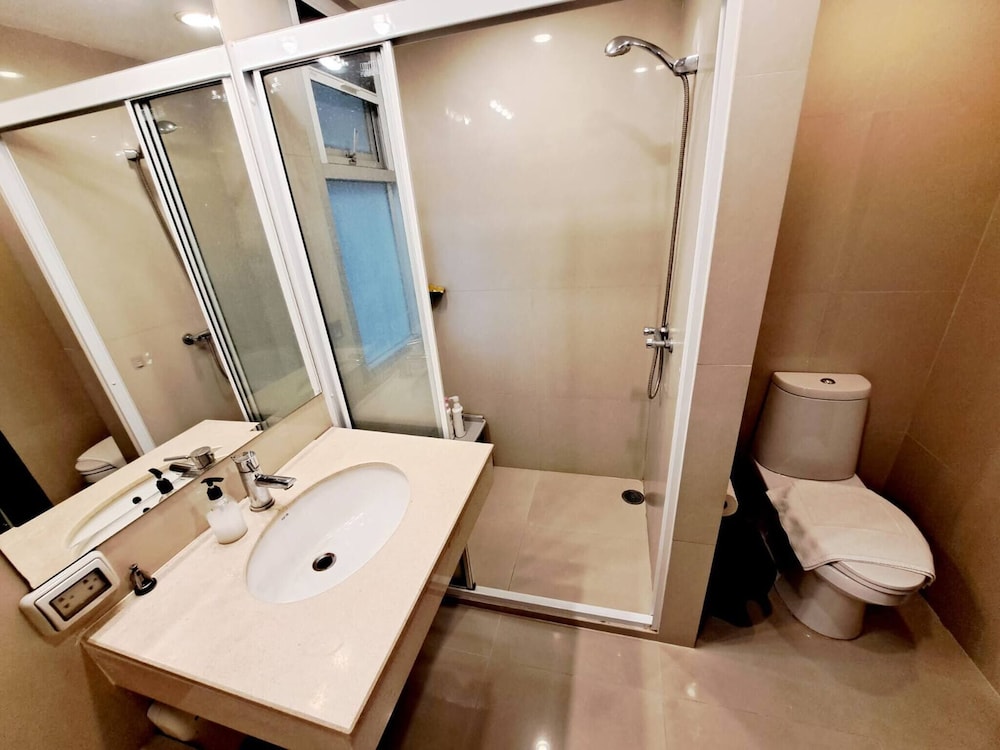 6D - 3 Bedroom Downtown Apartment With Shared Pool