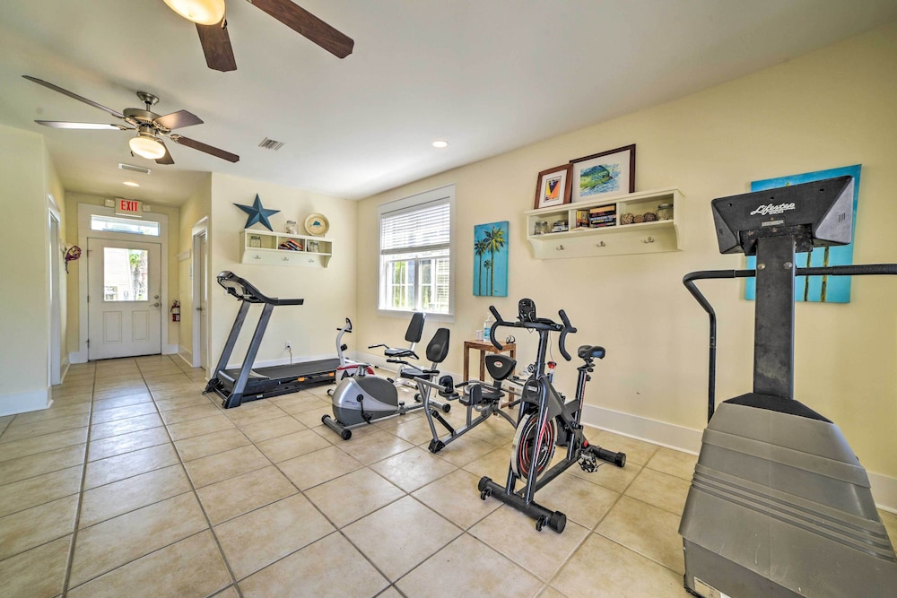Resort-style Port St Joe Escape ~ 3 Mi to Downtown