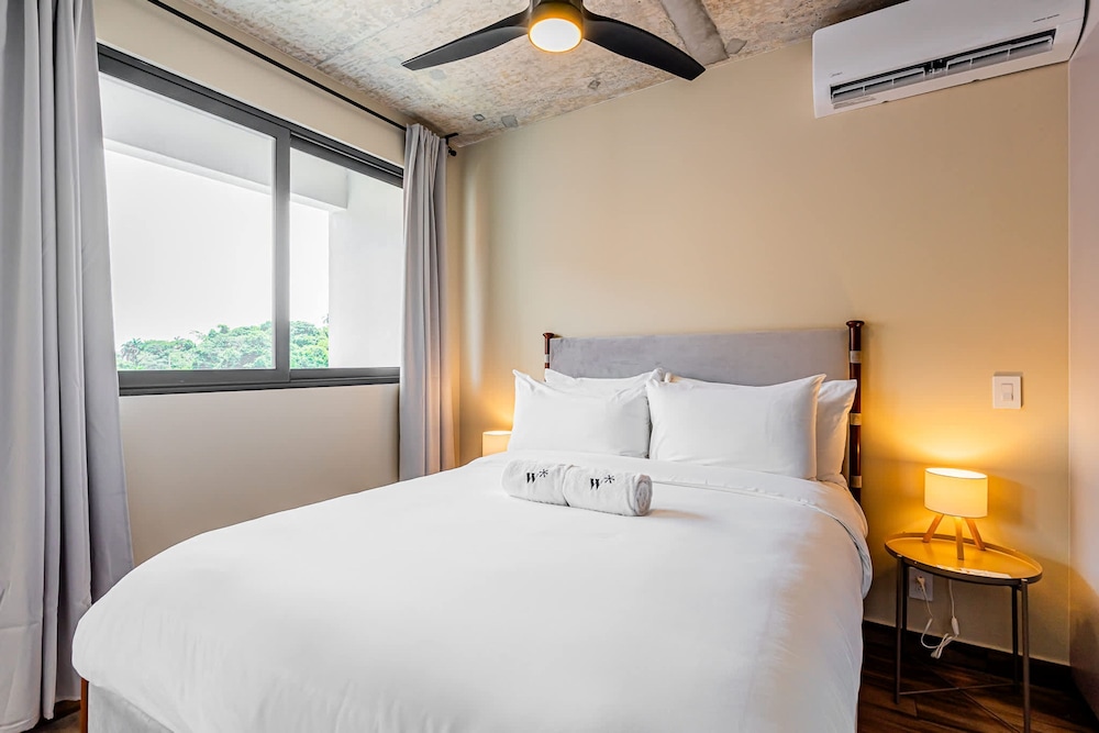 w Splendid 1BR in the Heart of Centriqo