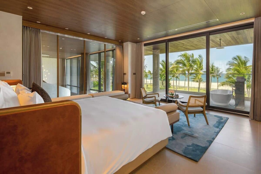 Family Paradise: Where Memories Bloom by the Sea