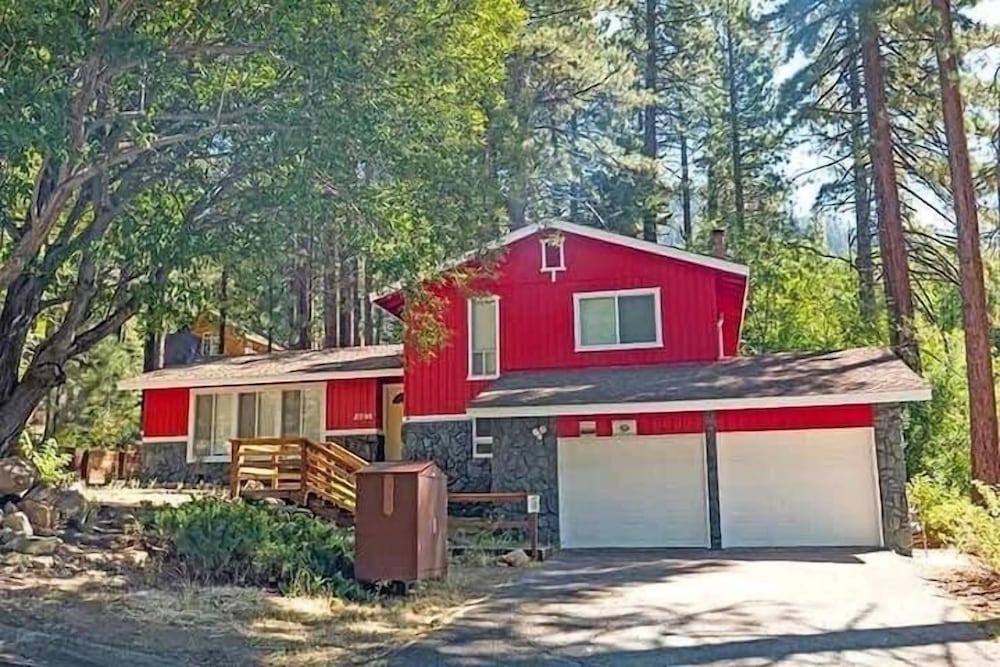 3826 Regina 4 Bedroom Home