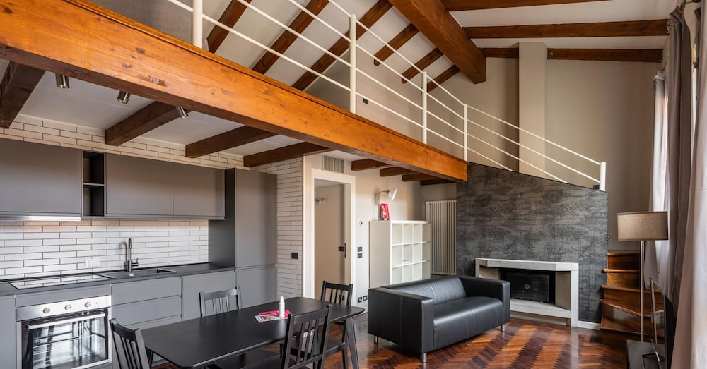 Galliera 2 - Wooden Design Apartment view 2