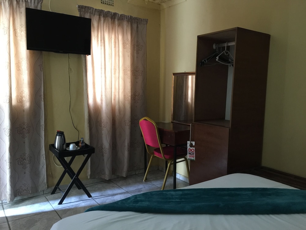 Island Avenue Guest House view 4