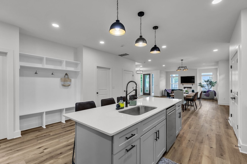Brand-new 4br Unique Design Near Downtown Indy 4 Bedroom Home