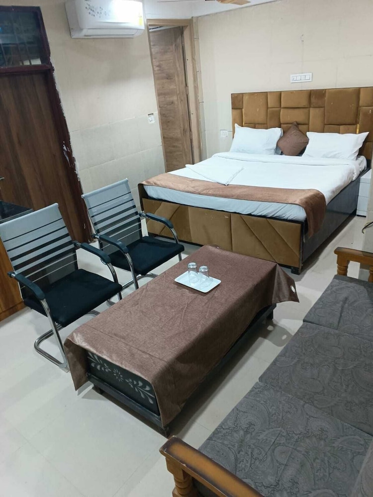 Soooper Hotel