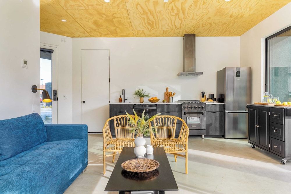 Blackhaus B : 4 Bedroom Suite by Avantstay 4-rooms