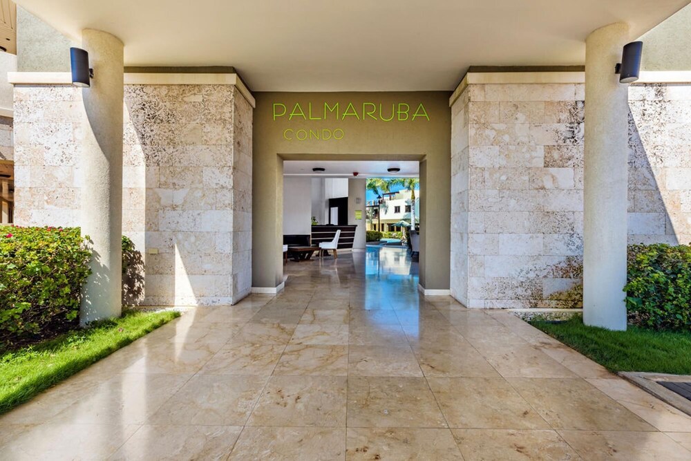 Luxury 1BR Condo Great Location Amenities