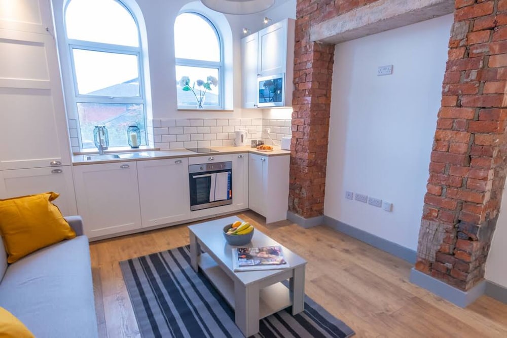 Stylish Immaculate New Apartment Near Salford Quays By Pillo Rooms view 2