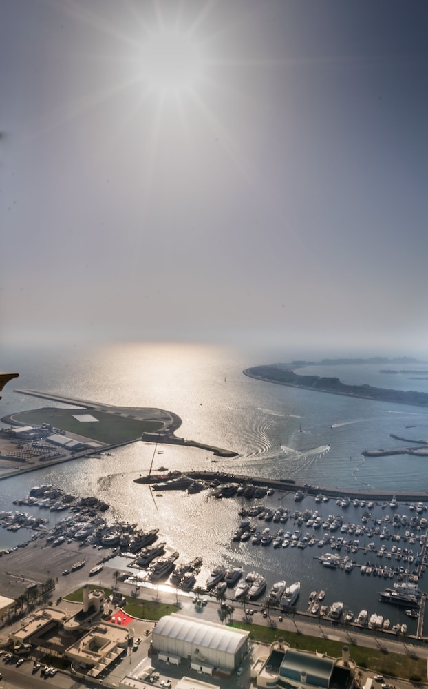 Marina Crown Tower