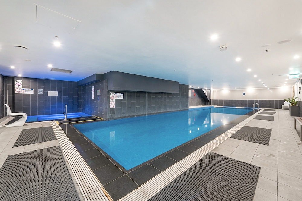 Incredible City Views in Convenient CBD Apartment