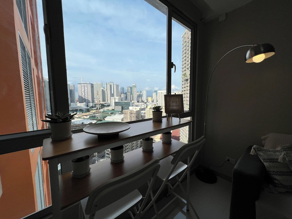 Cozy 1BR Condo in Mandaluyong City With City Skyline View
