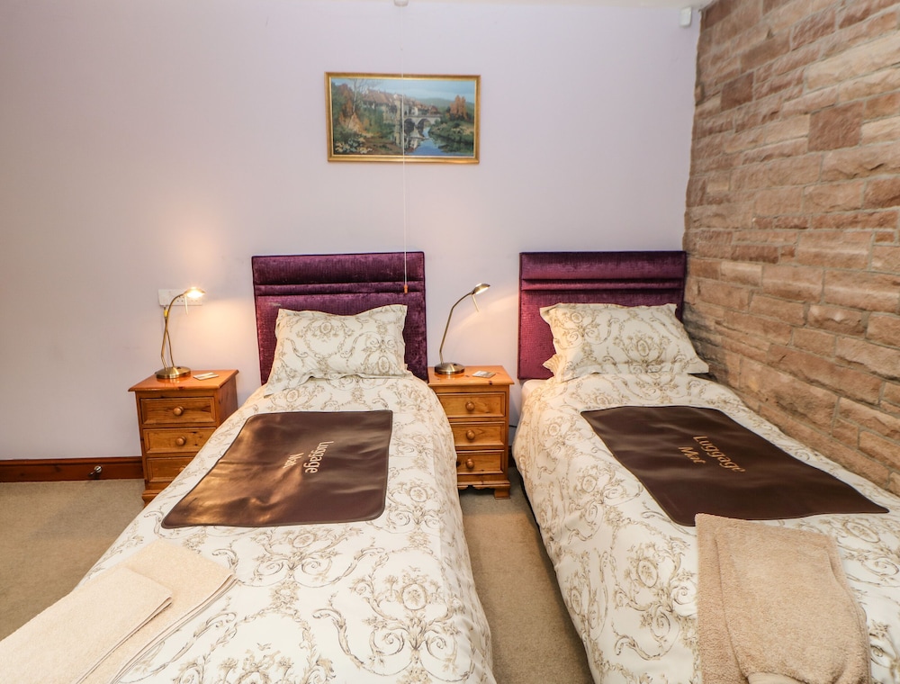 Holly Lodge