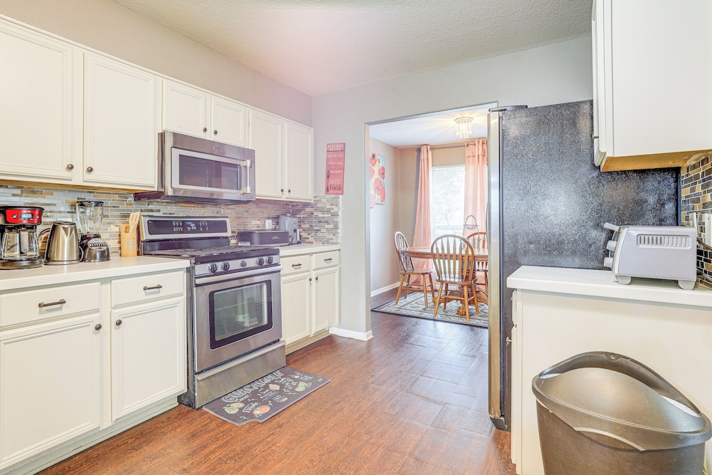 Covered Patio & Yard: Family Home in Katy