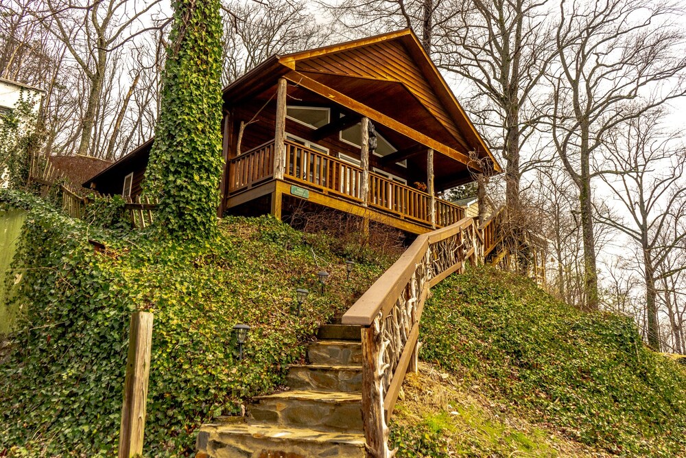 The Chimney Rock Inn & Cottages