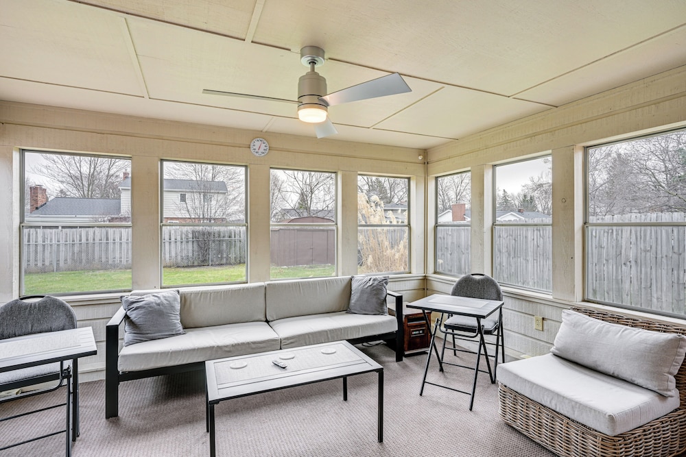 3 Mi to Dtwn Saginaw: Spacious & Updated Home!