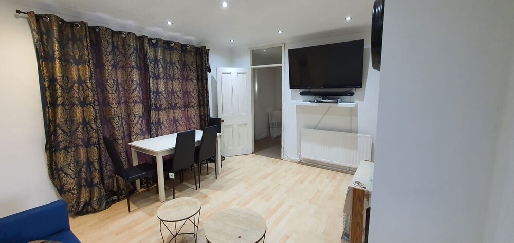 Room in Guest Room - Comfortable Double Room in Leicester view 3