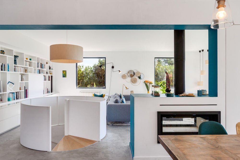 Garden Seaside Villa by Cadenzalux