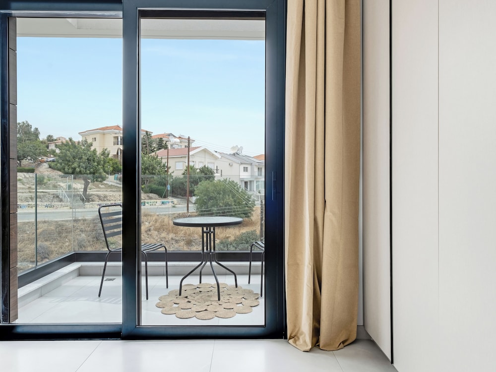Sanders Elgio - Neat 3-bdr Apt With Rooftop view 4