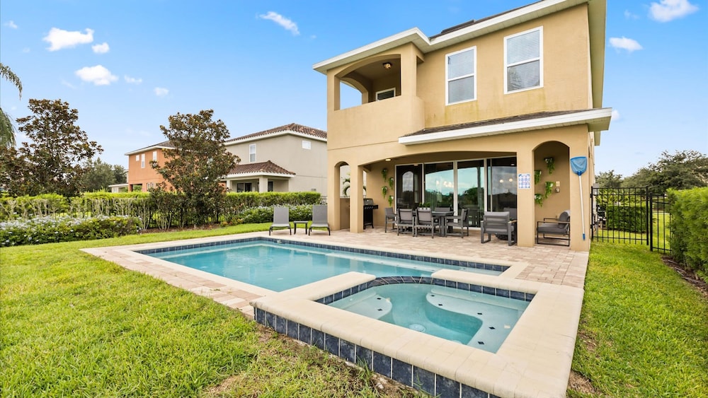 Upstay Spacious 5BR Villa Private Pool and Hot Tub