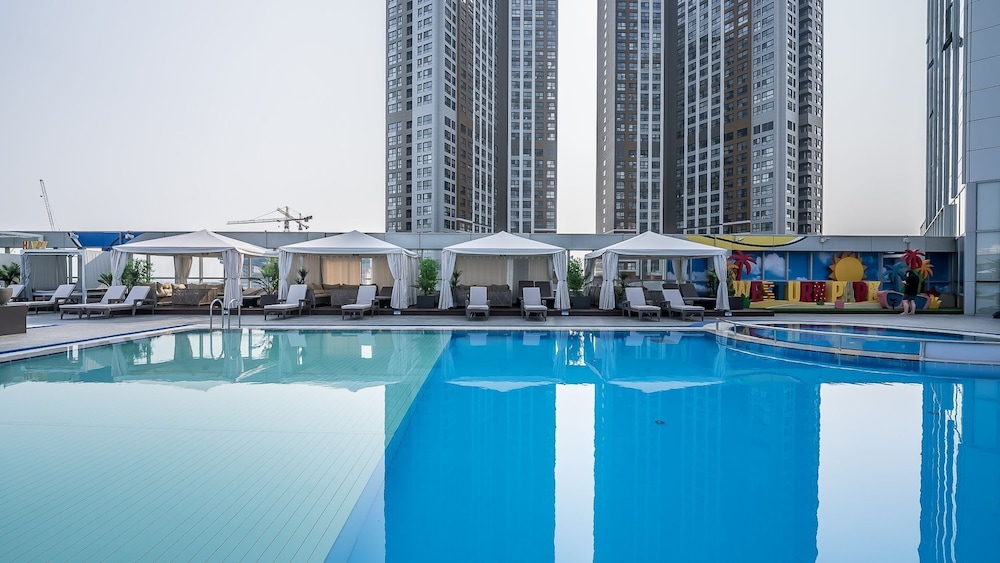 Ochenta Modern Retreat Htd Pool Spa Putt Grn Gym