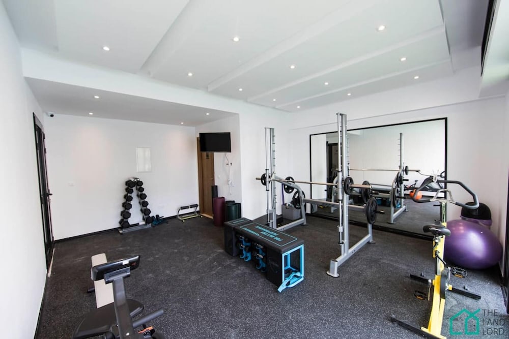 Sunset 303 Brand new apt With gym in Lac 1