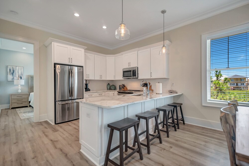 Azure Horizon Beachfront Charm in Gulf Shores