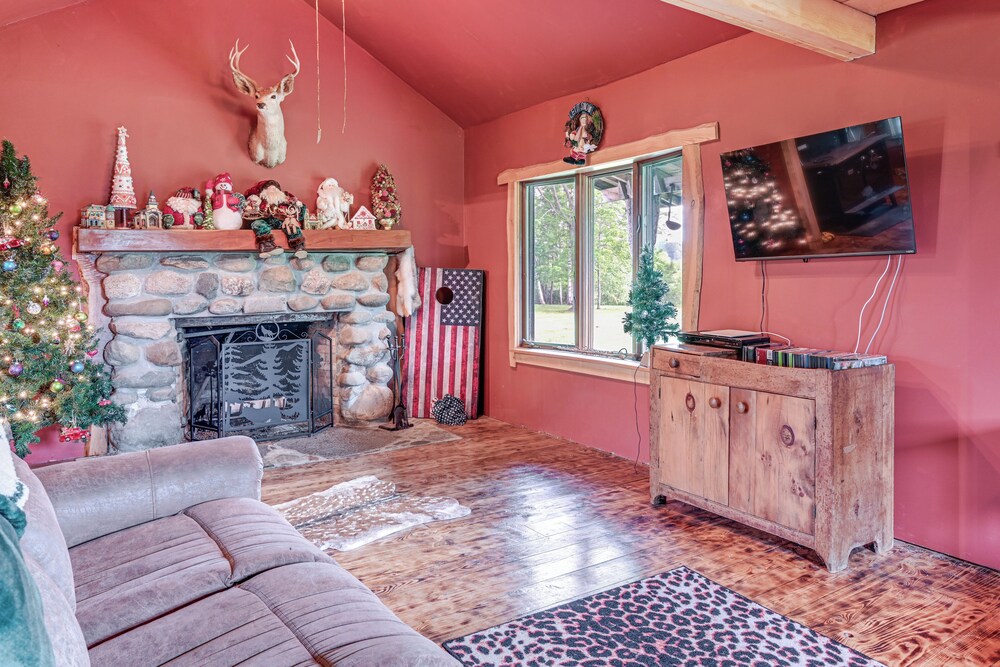 5-acre Kingston Getaway: Pond, Peacocks & Fire Pit