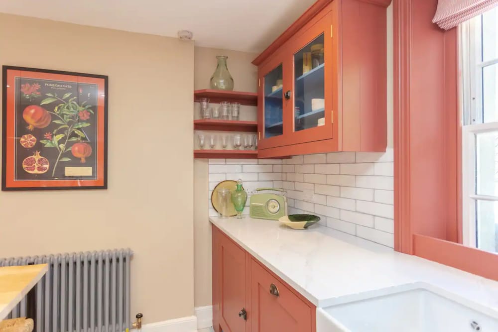 Stunning 2 Bedroom Apartment in the Heart of Chelsea