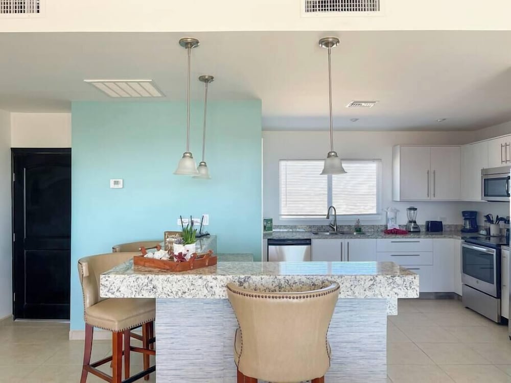 Modern Ocean View Condo With Pools Gym