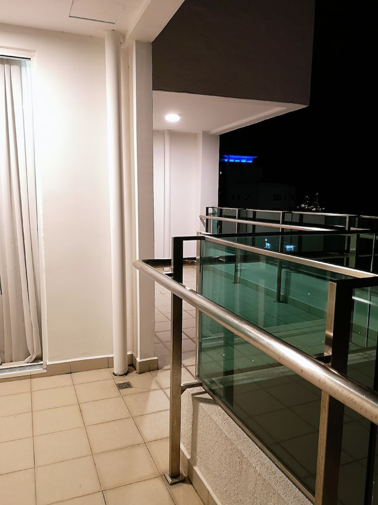Mansion One 2 Bedroom Apartment photo 7
