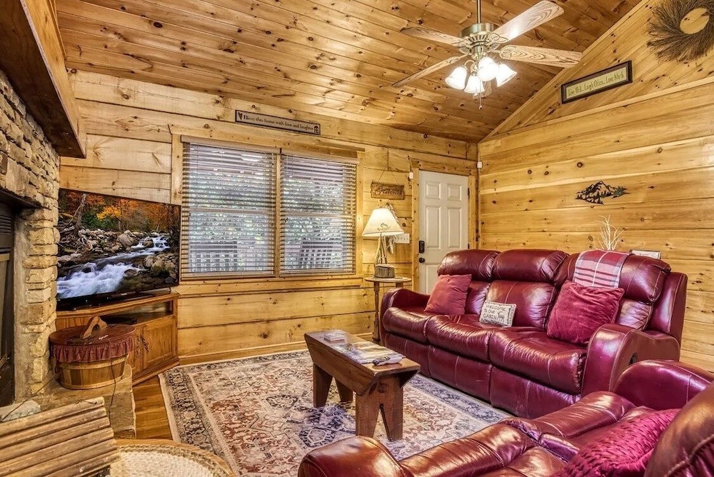 Tennessee Risky 3 Bedroom Cabin