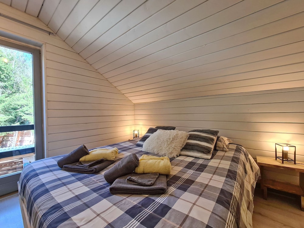 Chalet Near Durbuy With Garden & BBQ