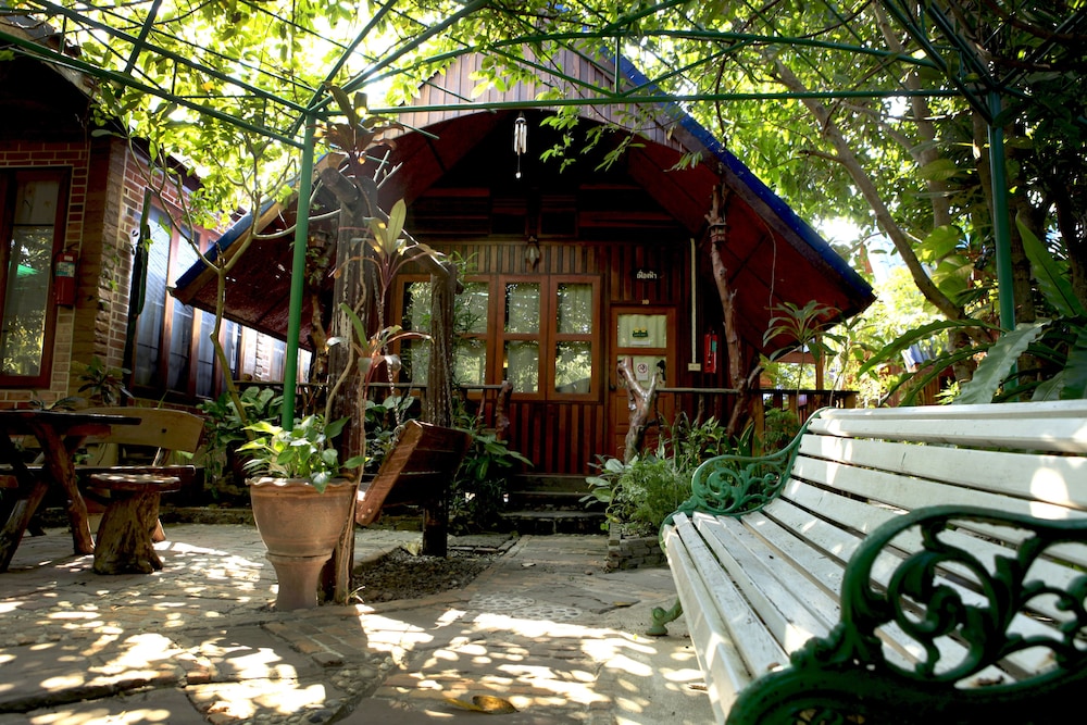 RuenNamyen Resort