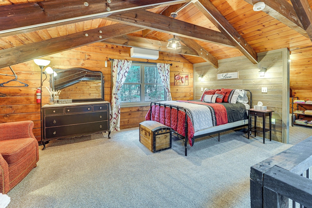 Family-friendly Tyrone Cabin w/ Deck Near Hiking