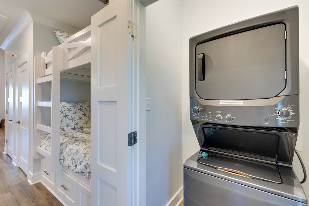 Luxe Family Condo w/ Gulf View in Dauphin Island!