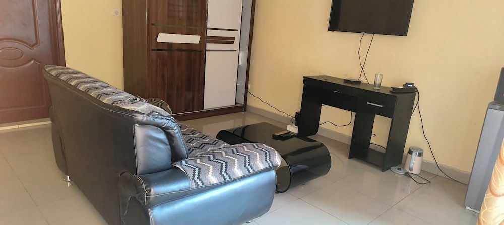 Serene 5-bedroom Apartment in Kinshasa's 10ème Rue Limete-résidentiel
